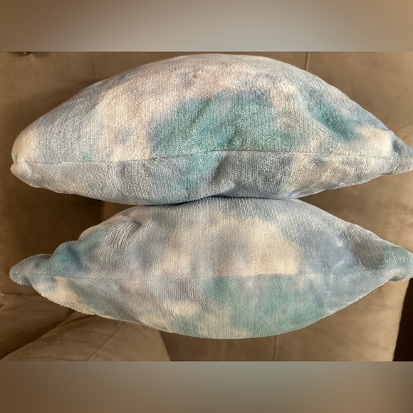 The Big One Printed Plush 2-pack Accent Throw Pillow Set Blue Marble Tie Dye 16” - Picture 4 of 15